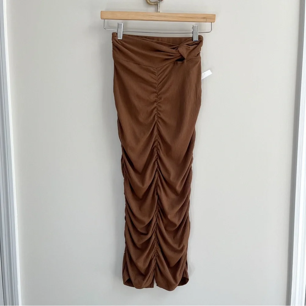 [walter baker] kody ruched ribbed midi skirt w/ slit cedar XS